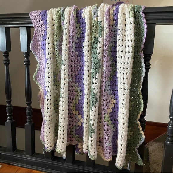 Hand knit crochet‎ blanket throw periwinkle green ivory whimsical fairy afghan - Picture 10 of 10